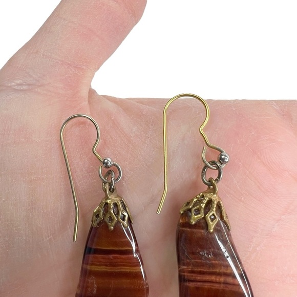 Red Agate Stone Slice Gold Tone Filigree Caps Pierced Earrings - Picture 8 of 9